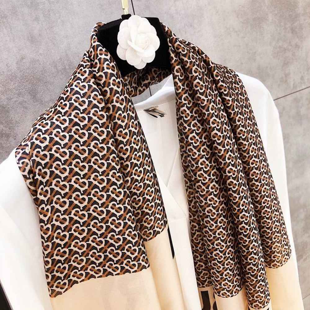 Bv*b*rry Scarf